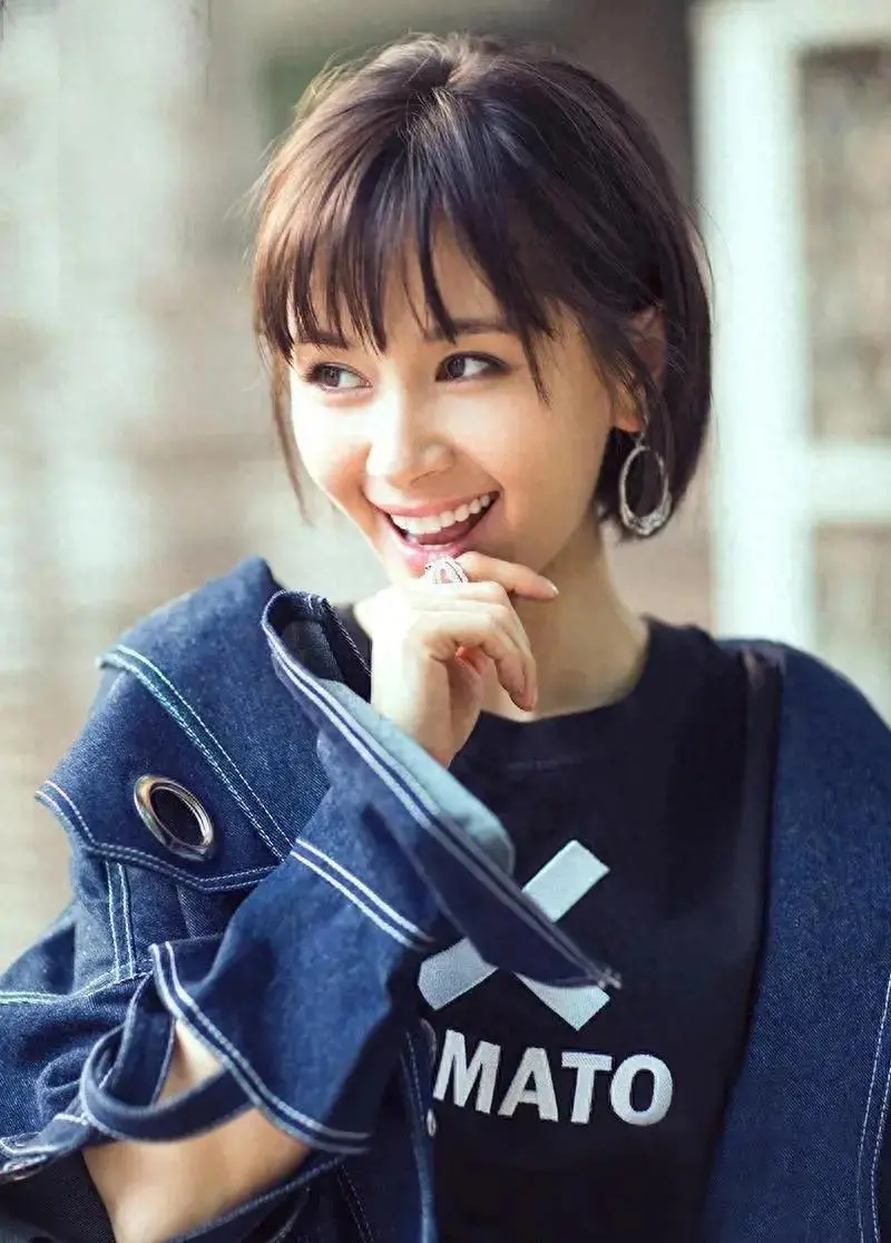 赢翻网 38岁王子文再破天花板，这一次，她让王朔和整个内娱都“沉默”了
